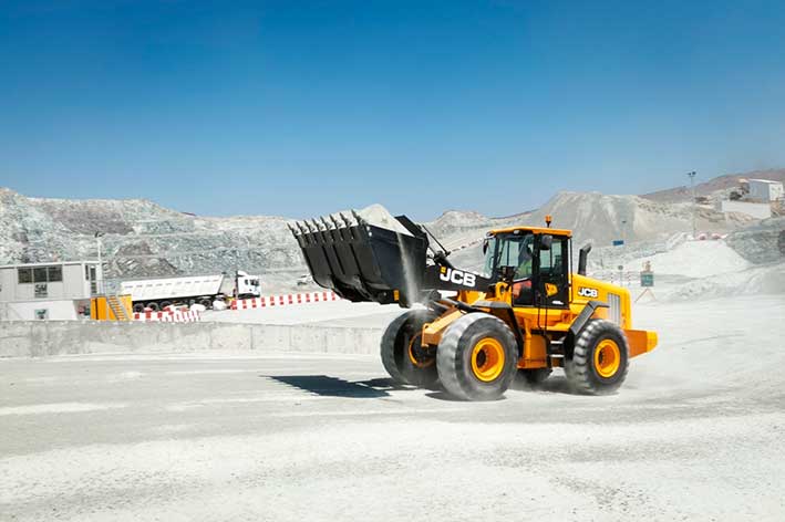 JCB lança Pá Carregadeira 455ZX para o mercado brasileiro