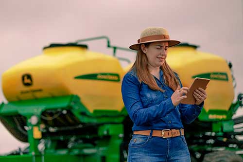 JONES e John Deere lançam treinamento para formar criadores de conteúdo e influenciadores com foco no Agro