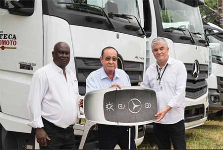 Caminhões Mercedes-Benz ampliam frota da Asteca Hinomoto para transporte de bebidas e produtos alimentícios