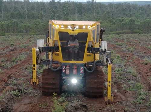 Aperam BioEnergia adquire máquinas inéditas no Brasil que mecanizam plantio de florestas renováveis em período de chuvas