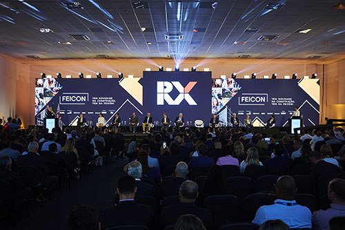 Habitação e crédito para empresas de pequeno porte marcam abertura da FEICON