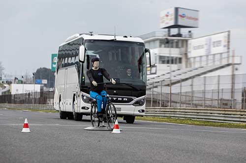 Daimler Buses apresenta inovações em sistemas de segurança e assistência à condução de ônibus urbanos e rodoviários