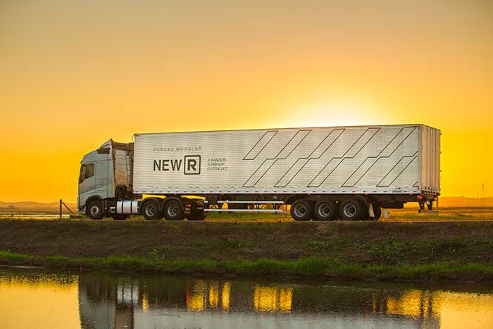 Furgão Modular New R chega ao mercado mais leve e com diferenciais que otimizam a rentabilidade do transportador