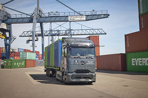 Empresas da Alemanha recebem os primeiros caminhões elétricos Mercedes-Benz eActros 600 para testes em suas frotas