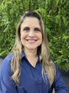 Itatiba, São Paulo, 28 de maio de 2024 – A BorgWarner, líder global no fornecimento de produtos e soluções de mobilidade inovadoras e sustentáveis para o mercado de veículos, anuncia nova Diretora Geral da sua unidade em Itatiba/SP. Na BorgWarner desde 2017, Melissa Mattedi, graduada em Ciências Contábeis e Mestre em Administração Estratégica de Negócios pela Universidade Getúlio Vargas, desfruta de histórico crescente na empresa, sendo sua mais recente posição como Controller da Planta ETTS - Emissions, Thermal and Turbo Systems da BorgWarner no Brasil desde 2020. Além de duas experiências bem-sucedidas como Diretora Geral de Planta Interina da planta de Itatiba/SP. Agora, Melissa assume a gestão de uma das maiores unidades produtoras de turbcompressores do grupo e pioneira na produção de turbocompressor flex para veículos leves no Brasil. A unidade já ultrapassou os 9 milhões de turbocompressores produzidos no país em 2023, sendo responsável por cerca de 45% dos motores turbos flex em carros de passeio que rodam no território nacional. O complexo que ela comandará conta com 20 mil m² de área construída, entre áreas administrativas e de produção com a certificação Leadership in Energy and Environmental Design (LEED), bem como um centro de engenharia e desenvolvimento, o Tech Center. Nessa posição, Mattedi será responsável por liderar os negócios da divisão ETTS - Emissions, Thermal and Turbo Systems da BorgWarner no Brasil, que tem como principal foco a produção de tecnologias que auxiliem na descarbonização do setor de transportes, como turbocompressores, sistemas de sincronismo do motor, ventiladores e embreagens viscosas para automóveis, caminhões, veículos agrícolas e de construção. Sobre a BorgWarner Por mais de 130 anos, a BorgWarner tem sido uma líder transformadora de produtos globais trazendo inovações de mobilidade bem-sucedidas para o mercado. Com foco na sustentabilidade, estamos ajudando a construir um futuro mais limpo, mais saudável e mais seguro para todos. 