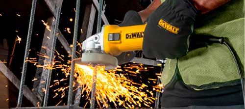 DEWALT lança esmerilhadeira angular ultracompacta, com 1,3kg e motor de 750W