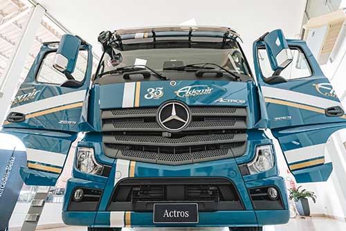 Ademir Transportes adquire caminhões Mercedes-Benz Actros 2653 para uso com rodotrem tanque de combustível