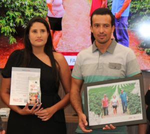 Famílias do Projeto "Café Agricultor Todo Dia" são homenageadas pelo trabalho em prol da cafeicultura