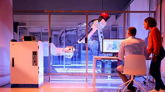 ABB lança a plataforma de controle de robótica de última geração OmniCore