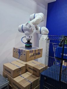Robô da Yaskawa Motoman simulou aplicação de paletização na Fispal Tecnologia 2024