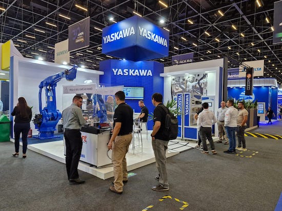 Robô da Yaskawa Motoman simulou aplicação de paletização na Fispal Tecnologia 2024