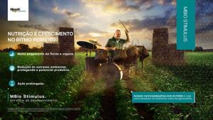 Nova campanha da Mosaic conecta bioinsumos à música, fazendo associação entre solos musicais e o solo das lavouras