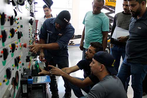 LiuGong realiza treinamentos de mecânica e pós-vendas para distribuidores no Brasil