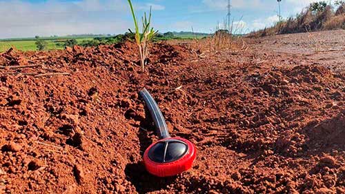 Irrigação por gotejamento pode dobrar a produção do canavial
