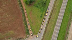 Comboio de tratores ‘Viajando com V de Valtra’ percorre a histórica Estrada Real