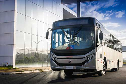 Parceiros de jornada: clientes atestam qualidade da família Volksbus 