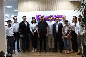 Vice-presidente de mineração da LiuGong visita o Brasil e participa de evento de certificação Cummins