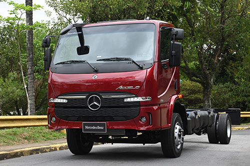 Mercedes-Benz lança Linha Accelo com novo design e mais capacidade de carga, ingressando no segmento de caminhões médios com 11 toneladas de PBT