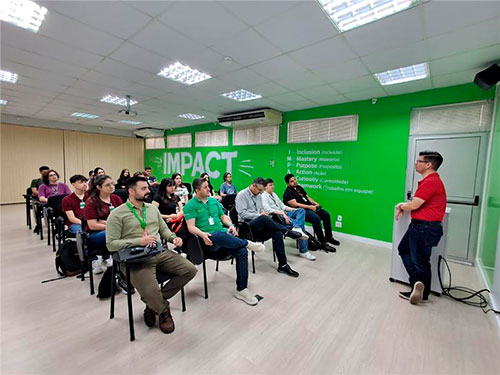Schneider Electric realiza experiência profissional imersiva para jovens em Blumenau