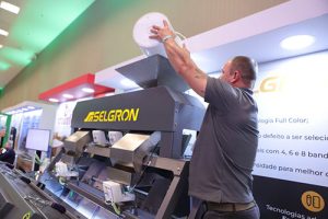 Empresa de SC apresenta tecnologia inovadora para seleção de grãos no 10° Fórum do Feijão