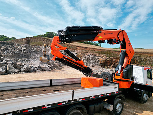 FENATRAN: [TKA] Cranes apresenta guindaste 90.900 Trave