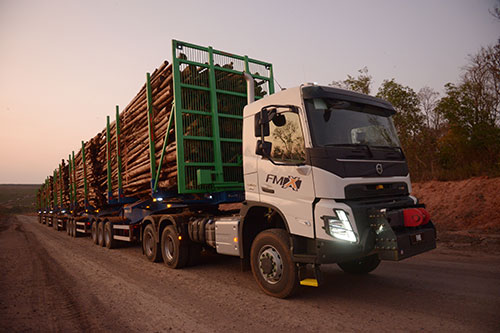 Com FMX 6×6 para 250 t, Volvo mostra toda sua força em caminhões vocacionais na Fenatran 2024