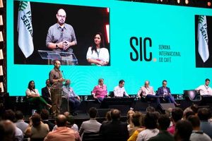 Sustentabilidade, tecnologia e tendências de consumo são destaques no primeiro dia da Semana Internacional do Café