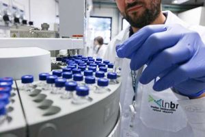 Nova matéria-prima para combustível sustentável de aviação pode reduzir emissões de carbono em 50%