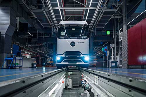 Daimler Truck dá início à produção em série do Mercedes-Benz eActros 600, caminhão elétrico à bateria para longas distâncias