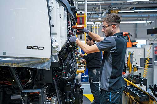 Daimler Truck dá início à produção em série do Mercedes-Benz eActros 600, caminhão elétrico à bateria para longas distâncias