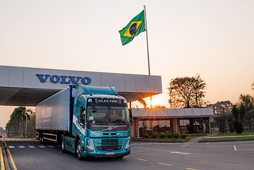 Com caminhões Elétricos ou Biodiesel 100%, Volvo reforça compromisso com descarbonização na Fenatran