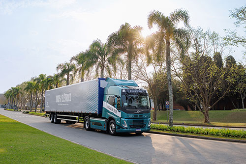 Com caminhões Elétricos ou Biodiesel 100%, Volvo reforça compromisso com descarbonização na Fenatran