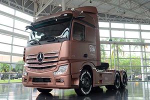 Mercedes-Benz inicia as vendas do Actros “Estrela Delas”, que passa a integrar o portfólio de caminhões da marca