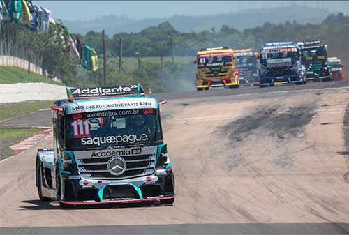Bia Figueiredo utiliza a força e performance do Mercedes-Benz Actros na defesa da liderança da Copa Truck em Curvelo