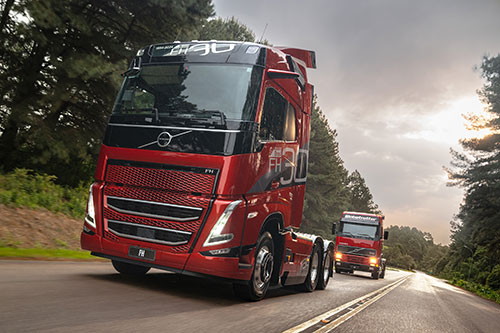 Volvo FH completa 30 anos de Brasil como o caminhão mais vendido do País, entre todas as categorias