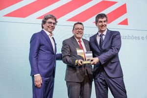 Fras-le é reconhecida como melhor fabricante de peças para caminhões e ônibus em prêmio de transporte