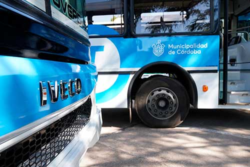 IVECO BUS e OVERBUS entregam primeiros 20 ônibus a gás natural para o transporte urbano em Córdoba, na Argentina