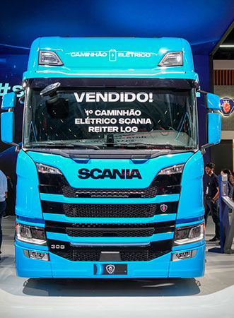 Scania consolida sucesso na Fenatran 2024 com a venda do primeiro caminhão elétrico