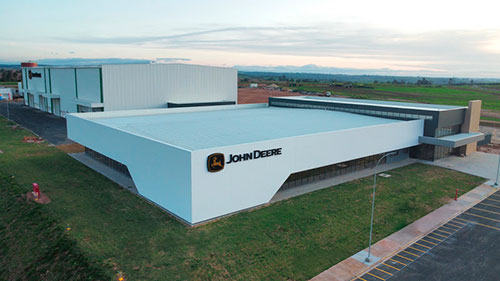 John Deere inaugura no Brasil seu primeiro Centro de Pesquisa e
Desenvolvimento com foco na agricultura tropical