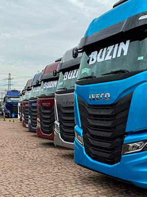 Buzin Transportes investe na aquisição de 50 caminhões Iveco S-Way 540 6x4
