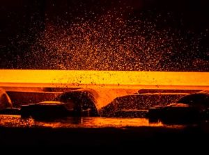 Hardox®, a chapa de alta resistência ao desgaste líder de mercado comemora 50 anos e agora é produzida com zero emissões.