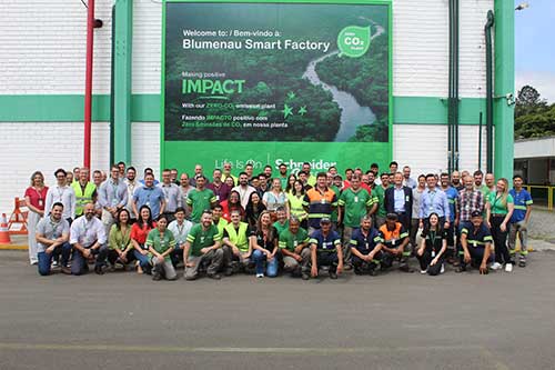 Schneider Electric zera emissões de carbono de sua fábrica em Blumenau adotando a eletricidade 4.0