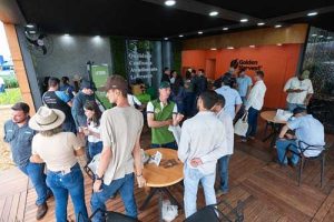 Boa Safra apresenta portfólio de sementes durante o 11º Dinetec, em Canarana (MT)