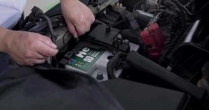 Dicas essenciais de segurança para quando a bateria do carro descarrega