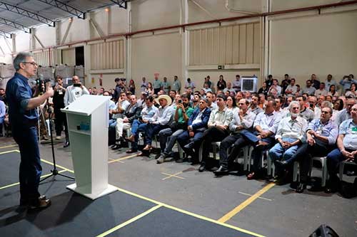 Governador de Minas Gerais enaltece trabalho dos cafeicultores em visita à Cooxupé
