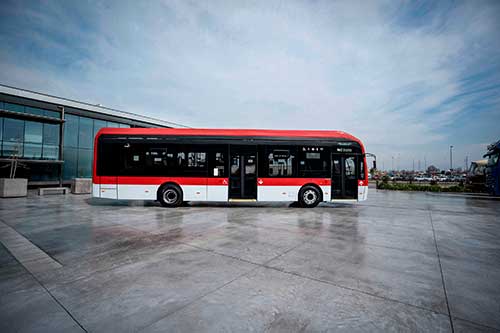 Mercedes-Benz do Brasil testa ônibus elétrico eO500U no Chile