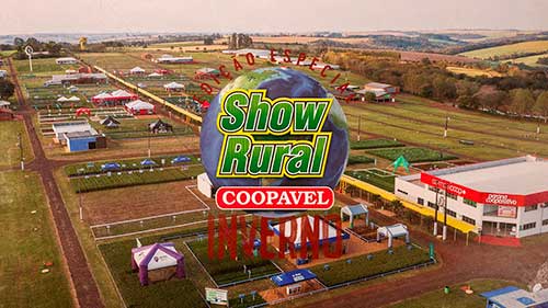 O já tradicional Show Rural Coopavel, promovido pela cooperativa de mesmo nome, em Cascavel-PR, e que este ano ocorre de 10 a 14 de fevereiro, será palco de três lançamentos de distribuidores de insumos da Piccin Equipamentos, de São Carlos-SP. O Master Aup, Master Truck 25000 RB e o Master 1500 TP RB foram desenvolvidos com foco nas necessidades de pequenos, médios e grandes produtores, oferecendo soluções tecnológicas que promovem precisão, economia e sustentabilidade ao dia a dia nas fazendas. Além do foco na eficiência, os lançamentos minimizam desperdícios e reduzem o impacto ambiental, alinhando-se às práticas sustentáveis cada vez mais exigidas pelo setor mundial. “Testes preliminares indicam que os novos equipamentos podem gerar economia de até 15% no uso de insumos, graças à precisão na distribuição, promovendo maior produtividade e menor custo operacional”, explica, o engenheiro agrônomo e marketing de produto da Piccin, Leonardo Barato. A primeira novidade, o Master Aup foi projetado para ser acoplado a autopropelidos, ampliando a funcionalidade. “Seu design modular permite fácil adaptação a diferentes modelos, incluindo usados, o que reduz significativamente os custos operacionais”, relata o profissional. A versatilidade desse distribuidor o torna uma solução acessível para os produtores que buscam otimizar suas operações com insumos sólidos, mantendo a eficiência em diversas condições de trabalho. Já o Master Truck 25000 RB é um distribuidor robusto, com tanque de 12 m³, projetado para caminhões. O equipamento é ideal para operações de alta capacidade, o que garante maior potência e precisão no manejo de insumos sólidos. “Com alta performance e foco na praticidade, o modelo atende às demandas de grandes produtores que necessitam de equipamentos confiáveis e de alto rendimento no campo”, revela Barato. O Master 1500 TP RB, por sua vez, é também um distribuidor de sólidos que foi desenvolvido para operar acoplado ao terceiro ponto do trator, garantindo precisão e eficiência na aplicação. “Os novos implementos foram desenvolvidos com base em demandas específicas dos clientes e nas principais tendências do mercado. Com mais estes dois modelos, consolidamos nossa posição como a maior marca de distribuidores do Brasil", destaca o profissional da Piccin. Show Rural 2025 Outra novidade nesta edição da feira é o novo estande da Piccin, agora em área totalmente coberta, garantindo mais conforto e comodidade aos visitantes. O espaço contará ainda com a participação da Mncal Mancais, levando soluções e oportunidades para o setor. Além dos lançamentos, a empresa apresentará sua tradicional e consagrada linha de distribuidores, grades e descompactadores de solo, reafirmando seu compromisso com a inovação e a eficiência agrícola. A equipe técnica estará presente para oferecer consultoria personalizada e esclarecer dúvidas.“A participação no Show Rural é uma oportunidade única para apresentarmos nossas soluções ao mercado, fortalecer a marca e posicionamento no setor, além claro, de expandir parcerias estratégicas”, conclui Barato.