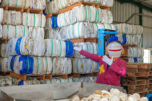 Brasil atinge marca inédita de 800 mil toneladas de embalagens vazias de defensivos agrícolas destinadas corretamente