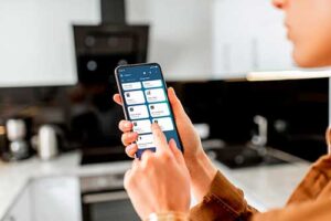 ABB e Samsung Electronics aprimoram experiência do usuário no gerenciamento de energia