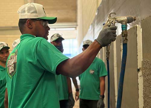 ICF Argamassas oferece treinamento especializado para suprir a escassez de profissionais qualificados